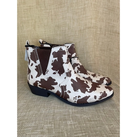Arizona Cow Print Chelsea Boots Women's Size 7.5M Ankle Booties Western Chic New - Picture 1 of 9